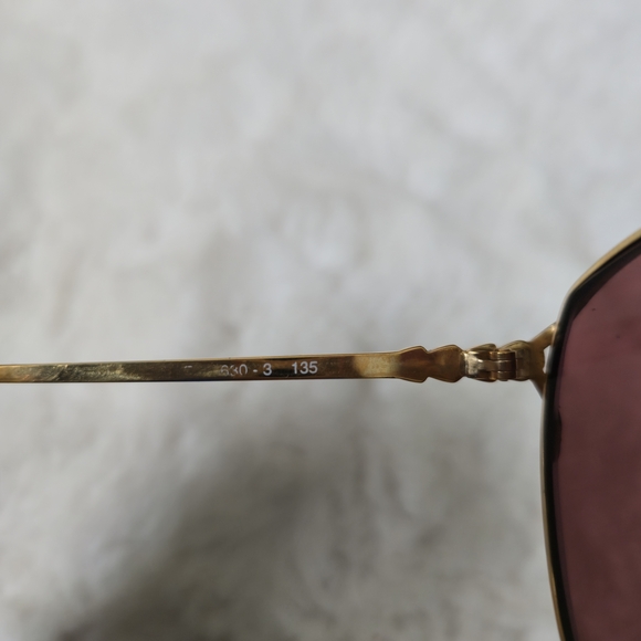 Vintage Elizabeth Arden Gold Metal Frame Sunglasses - Picture 5 of 5